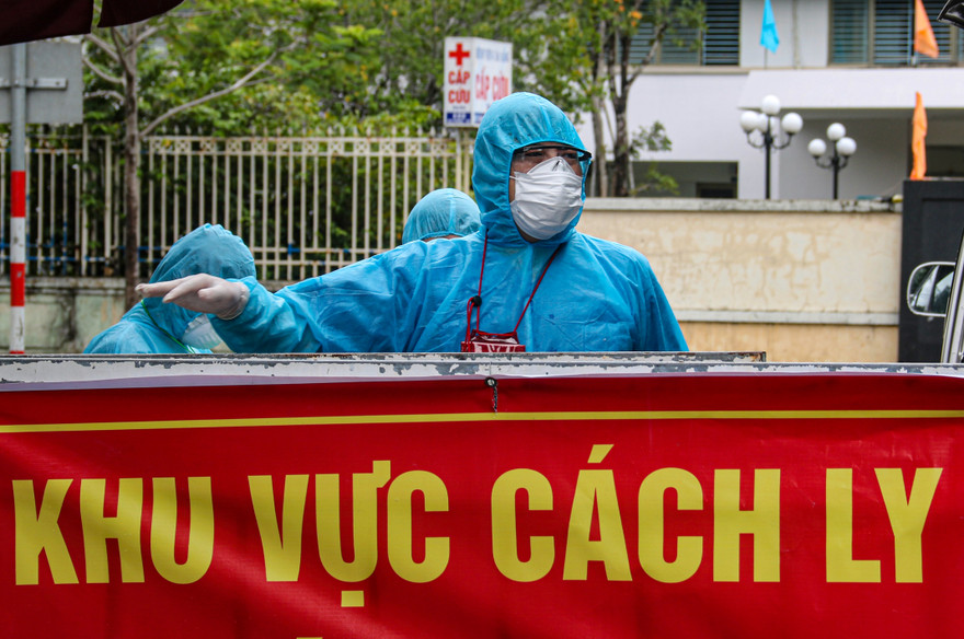 Đà Nẵng đang khẩn trương, huy động tổng lực để khoanh vùng dập dịch COVID-19. Ảnh: Nguyễn Thành