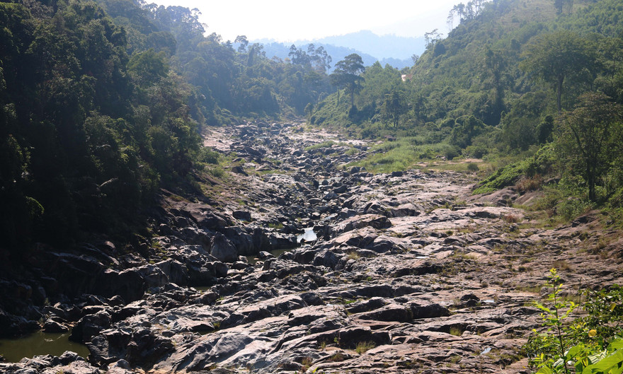 Những 'dòng sông chết' dưới chân đập thủy điện Đắk Mi 4