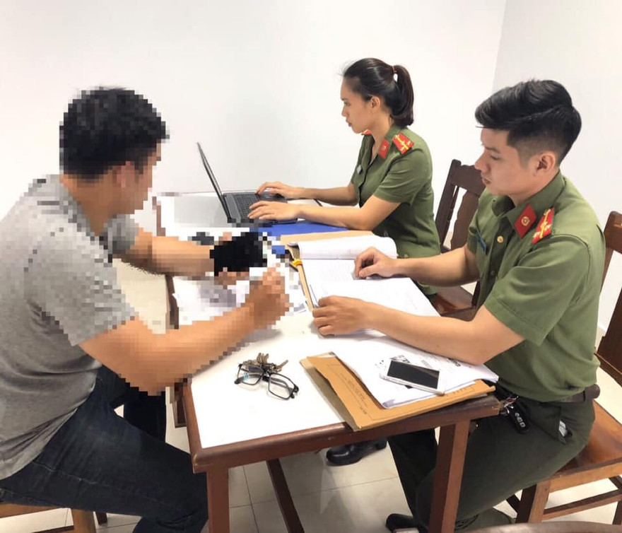 Chủ nhân trang "Tin Nóng Đà Nẵng) làm việc với cơ quan Công an. 