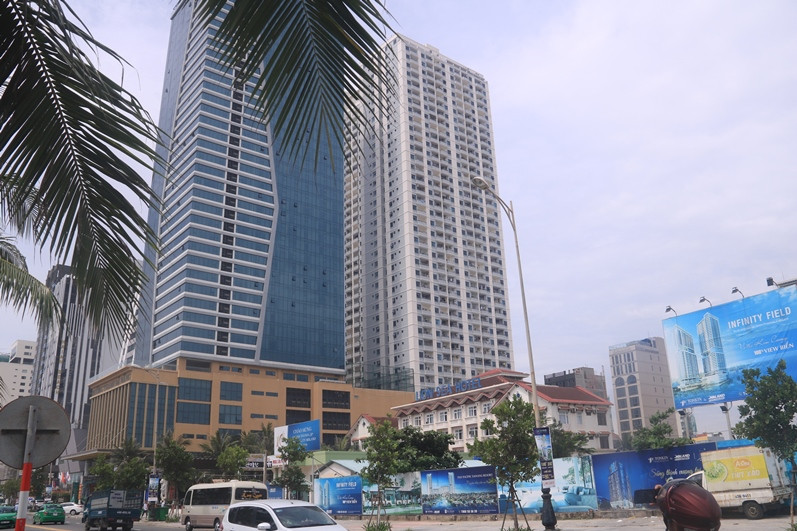 Tổ hợp khách sạn và căn hộ cao cấp Sơn Trà. 