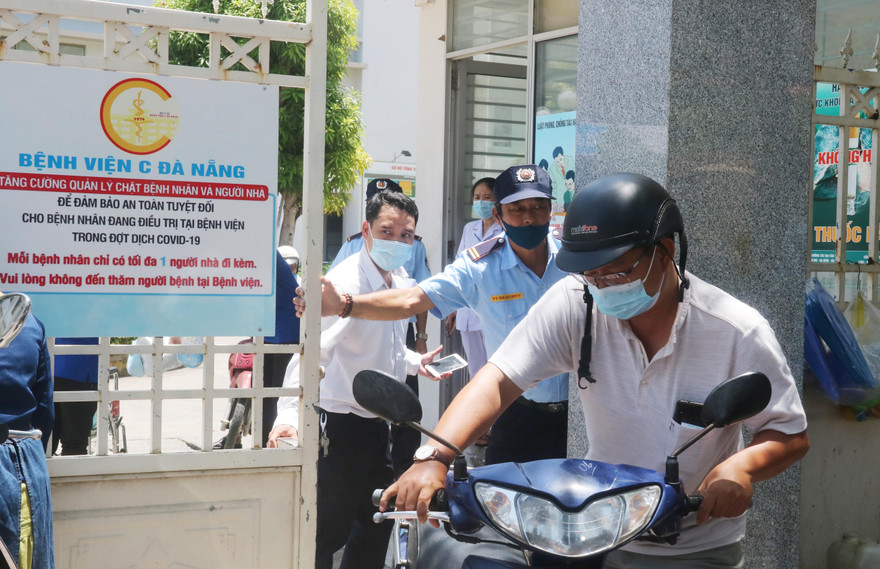 Bệnh viện C Đà Nẵng nơi bệnh nhân T.V.D nhập viện đã được phong toả sau khi bệnh nhân này được chuyển qua bệnh viện Đà Nẵng và phải thở máy. Ảnh: Nguyễn Thành