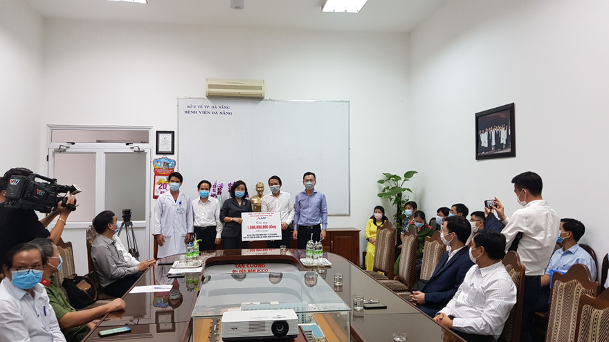 Đà Nẵng tiếp nhận 1 tỷ đồng hỗ trợ các tập thể, cá nhân phòng, chống Covid-19