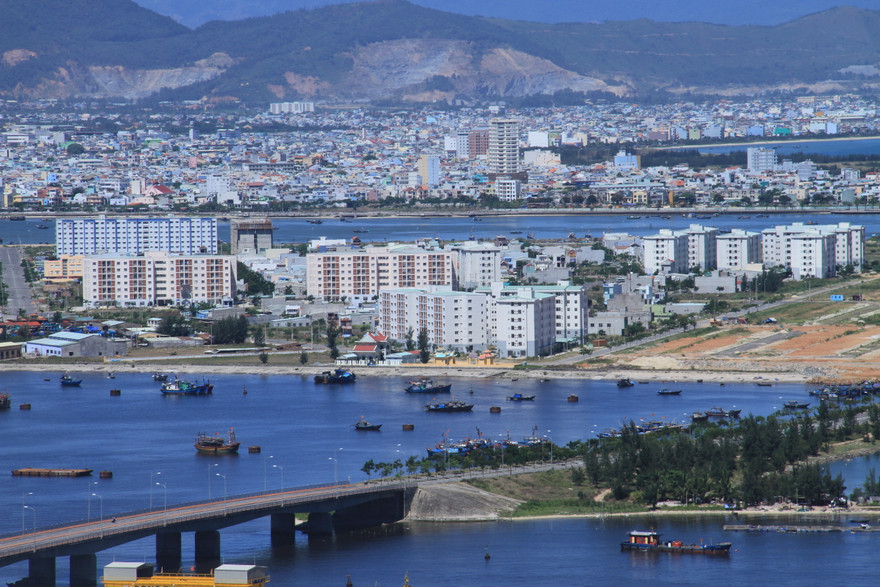 Bảng giá đất mới nhất của thành phố đã giảm so với năm 2019. Ảnh: Thanh Hiếu.