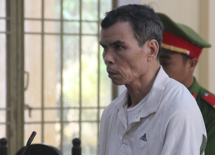 Đối tượng Văn Quý Phương trước vành móng ngựa. 