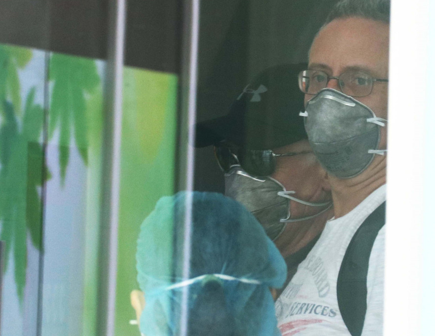 Hai du khách người Anh mắc Covid -19 ở Đà Nẵng đã được chữa khỏi. Ảnh: Nguyễn Thành