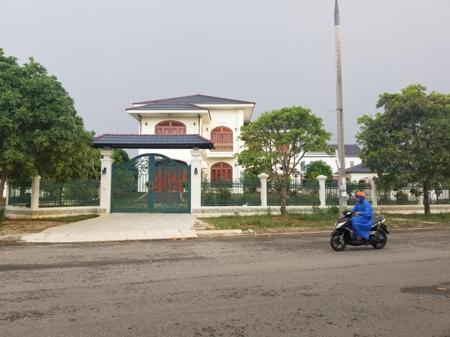 Nhà và đất tại lô A51 và A52 tại khu phố mới Tân Thạnh (TP Tam Kỳ, Quảng Nam). Ảnh: T.M