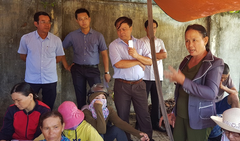 Người dân sống gần bãi rác Khánh Sơn ( quận Liên Chiểu, thành phố Đà Nẵng) nhiều lần bức xúc, chặn xe vào bãi rác vì ô nhiễm môi trường nghiêm trọng. Bãi rác này được giao cho Cty CP Môi trường đô thị Đà Nẵng quản lý. 