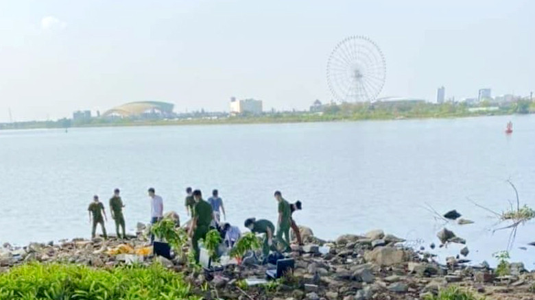 Đại tá Trần Mưu - Phó giám đốc Công an TP Đà Nẵng đã trực tiếp đến hiện trường để điều tra vụ việc. Ảnh: VietNamNet