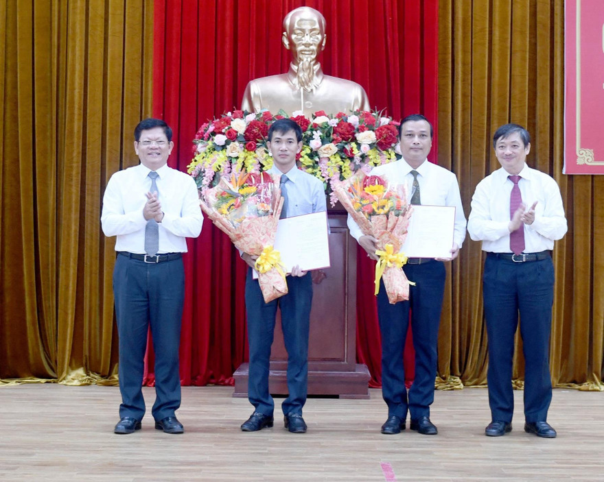 Quang cảnh buổi công bố quyết định tại quận Cẩm Lệ. Ảnh: V.N