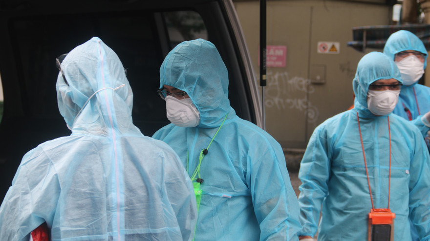 Nhân viên y tế làm việc tại các bệnh viện, khu vực cách ly phong toả tại Đà Nẵng. Ảnh: Nguyễn Thành