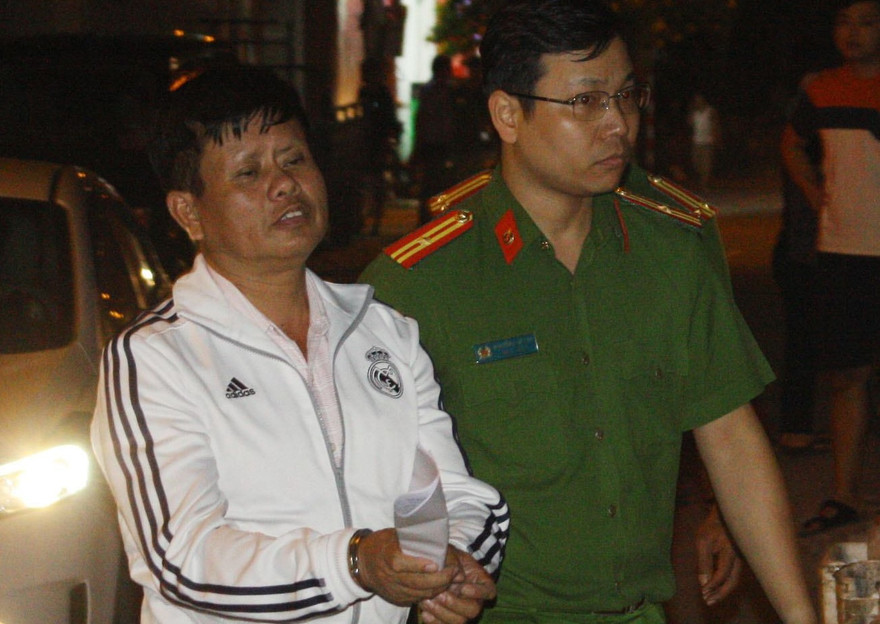 Đối tượng Mai Xuân Tú bị công an bắt giữ để tiếp tục điều tra làm rõ hành vi vi phạm. 