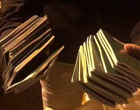 29 cuốn hộ chiếu được tìm thấy ở bãi rác