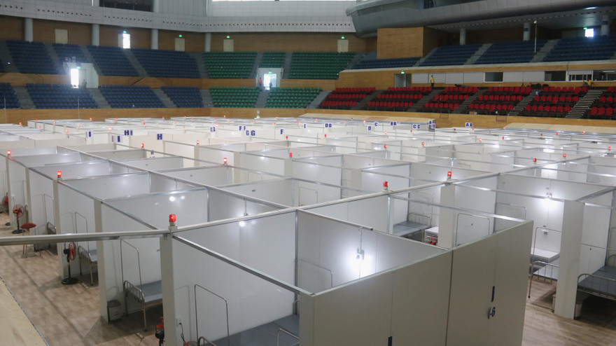 Bệnh viện dã chiến tại Cung thể thao Tiên Sơn, Đà Nẵng. Ảnh: Nguyễn Thành