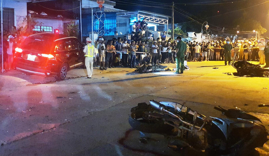 Hiện trường vụ tai nạn kinh hoàng. 