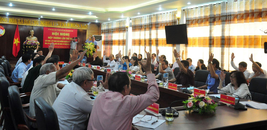 Hội nghị biểu quyết thông qua danh sách người đủ tiêu chuẩn ứng cử Đại biểu Quốc hội khóa XV.