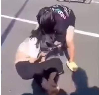 Hình ảnh nữ sinh bị đánh, lột đồ trên cầu gây phẫn nộ. Ảnh cắt từ Clip