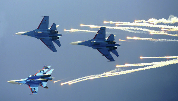 Nga bất ngờ điều 100 chiến đấu cơ tập trận gần Ukraine