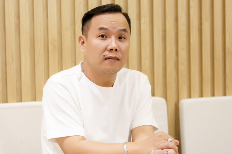 Nhà thiết kế Việt Hùng.