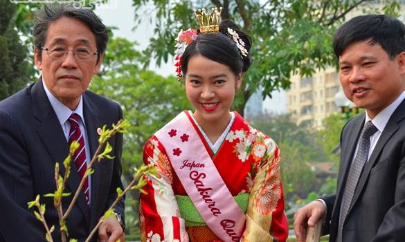 Nữ hoàng Hoa anh đào 2018 Rika Takenaka.