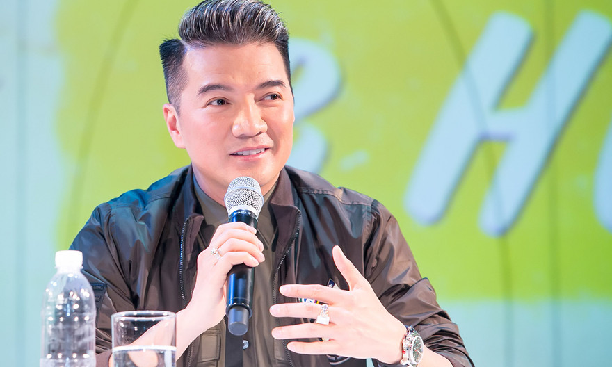 Ca sĩ Đàm Vĩnh Hưng trong buổi họp báo giới thiệu liveshow Sài Gòn Bolero & Hưng' tại Hà Nội.