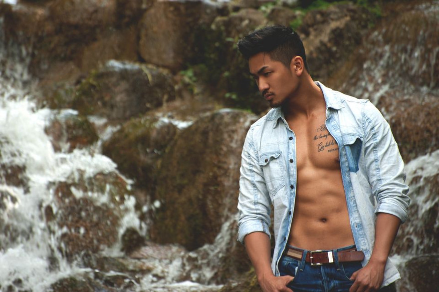 Anh chàng Việt kiều Đức Nguyễn Văn Thắng khiến các thí sinh nữ 'phát sốt' khi xuất hiện ở sơ tuyển VNTM 2014 sáng 26/8 tại Sài Gòn.