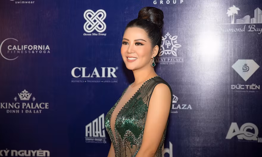 Nữ hoàng kim cương Đinh Hiền Anh lộng lẫy dự chung kết Hoa hậu Hoàn vũ.