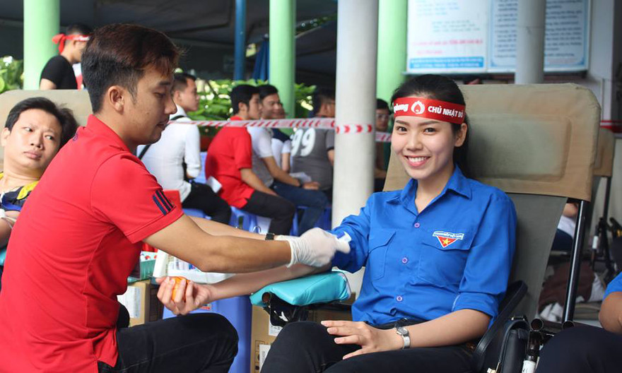 Người đẹp áo dài – Top 10 Hoa hậu Việt Nam 2014 Nguyễn Huỳnh Trúc Mai.