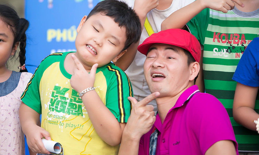 Xuân Bắc và con trai.