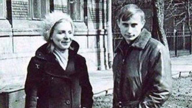 Tổng thống Putin thời trẻ. 