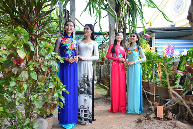 Thí sinh Hoa khôi ĐBSCL khoe sắc trong tà áo dài truyền thống