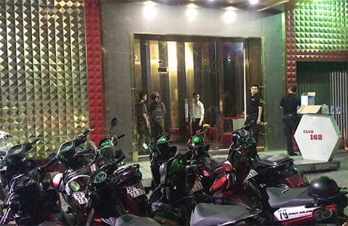 Club 162 bị kiểm tra. Ảnh: Quốc Thắng.