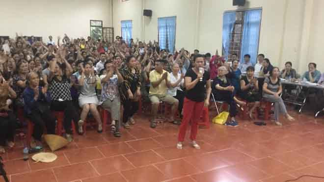 Tiểu thương kiến nghị giữ chợ truyền thống Đồng Đăng *ảnh: Duy Chiến