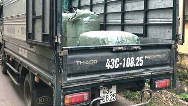 Xe 43C-108.25 chở sụn gân gà bẩn bị Công an bắt giữ sáng 2/12/2017. Ảnh: C.A 