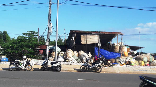 Một phụ nữ bị máy nghiền phế liệu nghiền đứt hai chân