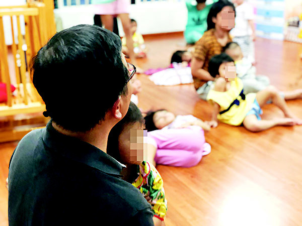 Hiện nay, tất cả người nhiễm HIV đều được hỗ trợ mua thẻ BHYT, trong đó có trẻ em từ 6 đến 16 tuổi. Ảnh: T.L