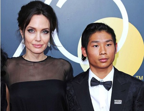 Pax Thiên hộ tống mẹ Angelina Jolie tham dự Quả Cầu Vàng 2018