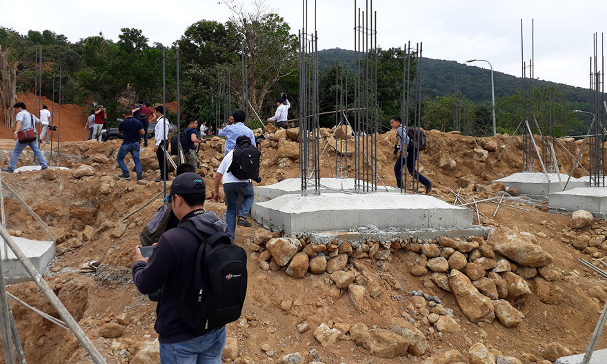 Hiện trường 40 nền móng biệt thự không phép tại bán đảo Sơn Trà do Cty CP Biển Tiên Sa thi công gây xôn xao và bức xúc trong dư luận.