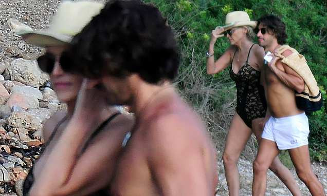 Sao 'Bản năng gốc' U60 tình tứ bồ trẻ kém 19 tuổi ở Tây Ban Nha