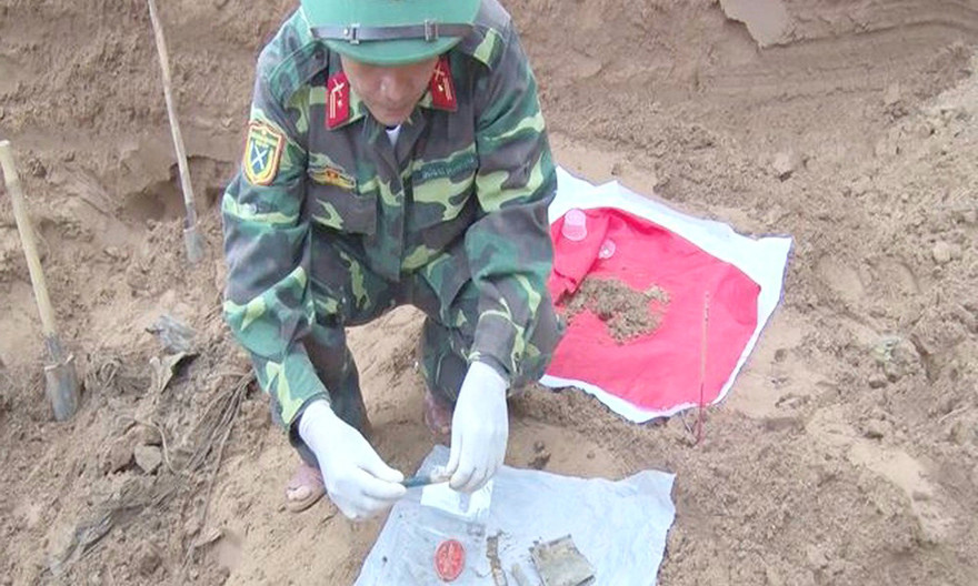 Các hài cốt và di vật đều chôn gần nhau.