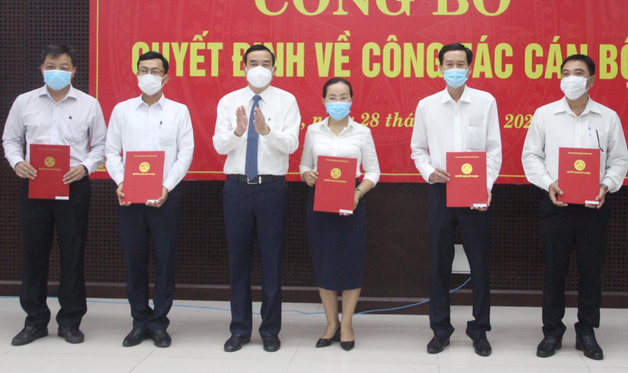 Quang cảnh lễ công bố các quyết định. 