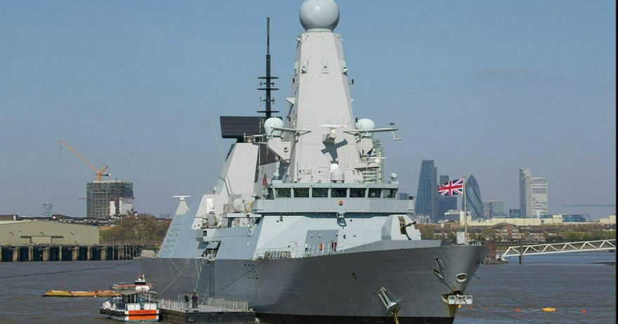 Tàu khu trục HMS Defender của Hải quân Anh