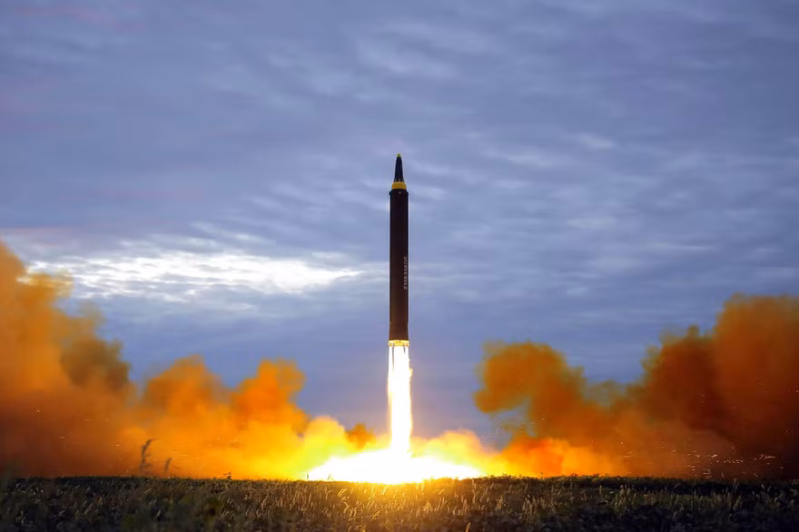 Hãng Yonhap: Tên lửa Triều Tiên bay từ 70-100 km
