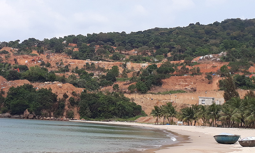 Hiện trạng bán đảo Sơn Trà bị cày xới. 