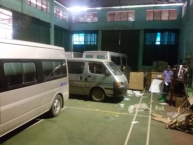 Những chiếc xe ô tô nghi chở hàng lậu được đưa về Chi cục QLTT Bắc Giang