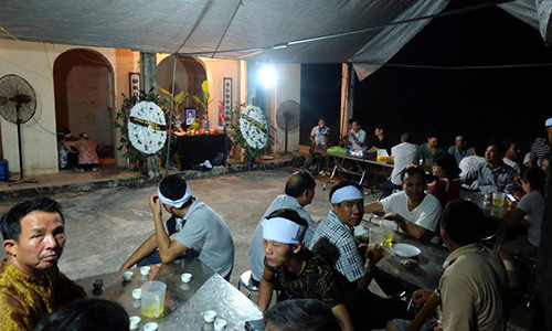 Tang lễ của Nguyễn Nho Thành (16 tuổi) ở nhà tang lễ nghĩa trang thôn Bảo Vệ. Ảnh: Phạm Dự