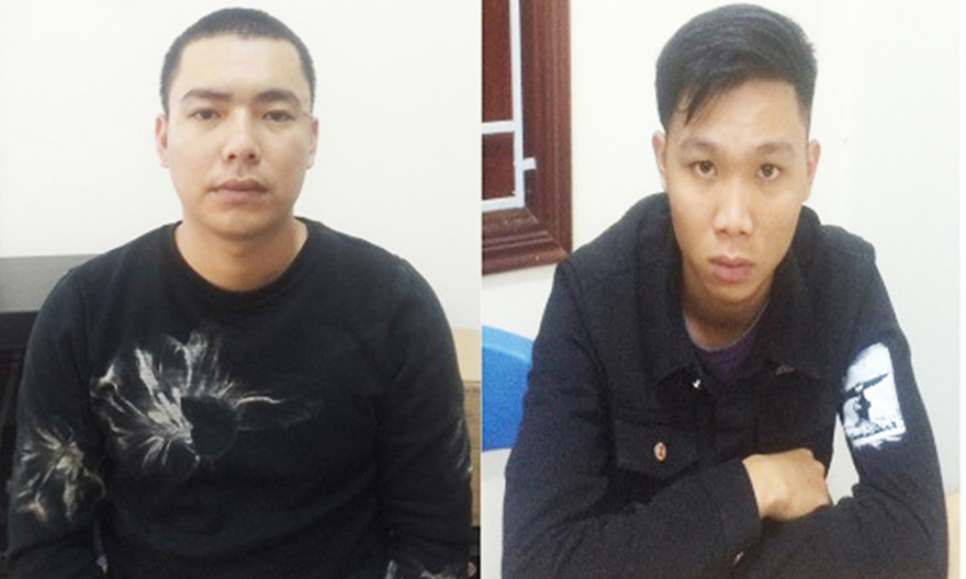 Đối tượng Hoàn (bên trái) và Phát tại cơ quan công an.