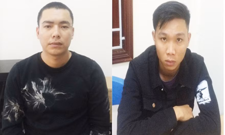 Đối tượng Hoàn (bên trái) và Phát tại cơ quan công an.