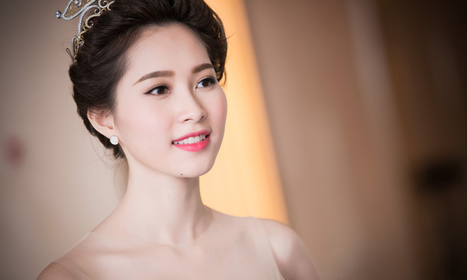 Hpa hậu Đặng Thu Thảo.