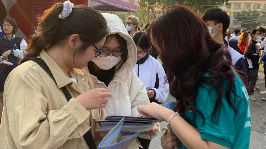 Sinh viên Trường ĐH Ngoại ngữ trong lễ tốt nghiệp. Ảnh: Huê Nghiêm