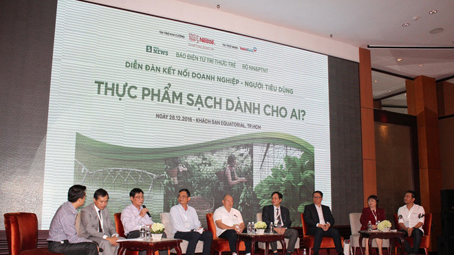  Các đại biểu tham gia diễn đàn